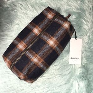 Men’s bathroom bag